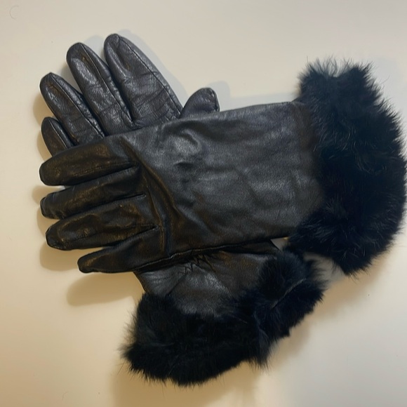 Vintage black leather and fur trimmed  ladies gloves - Picture 2 of 5